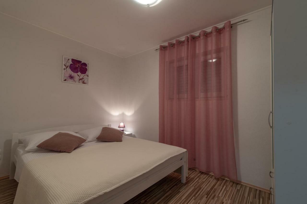 Apartment Nives Trogir Exterior photo
