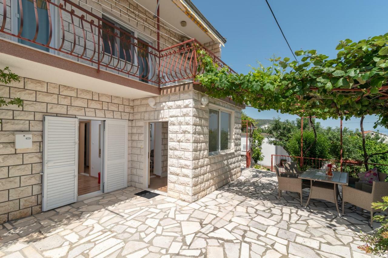 Apartment Nives Trogir Exterior photo