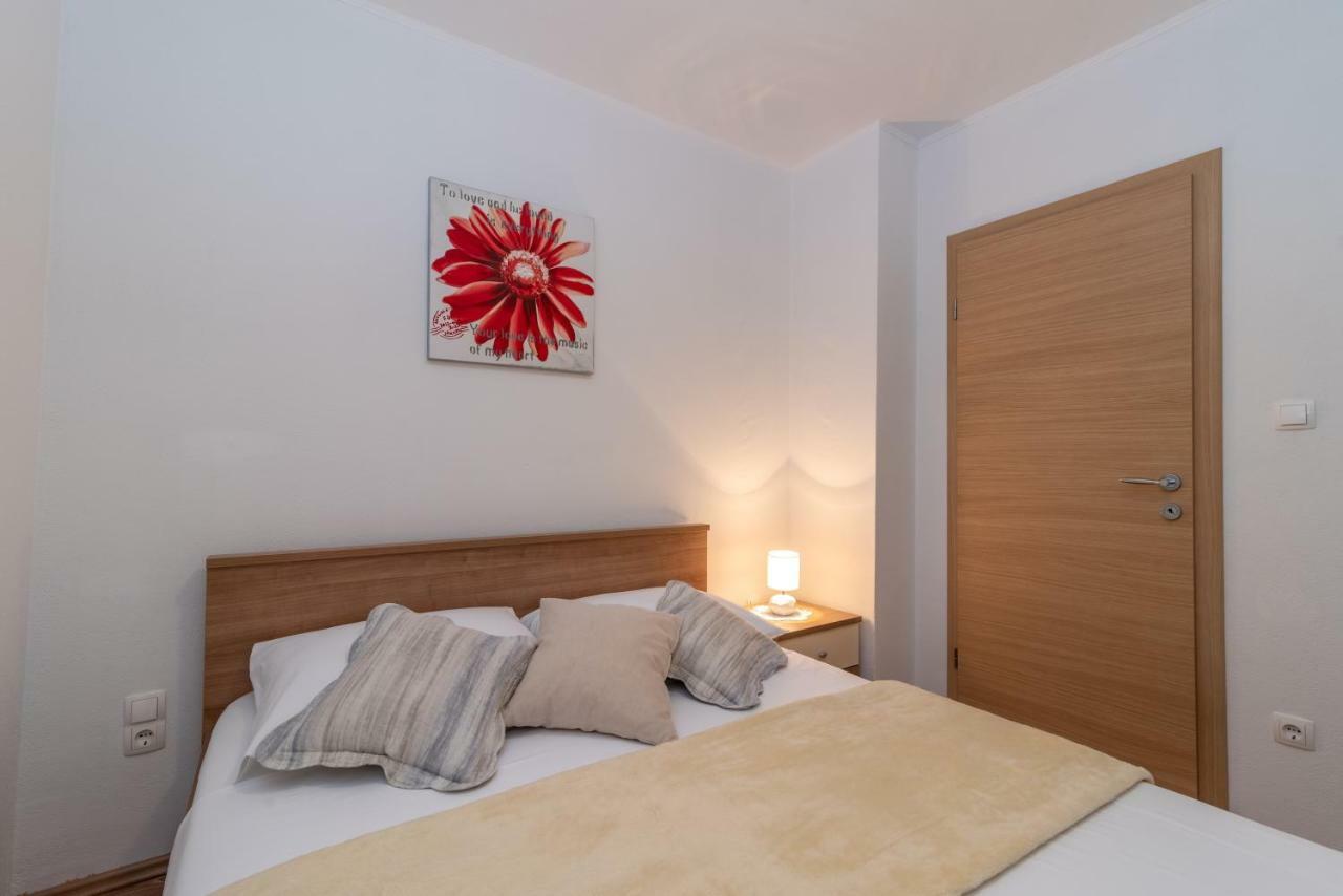 Apartment Nives Trogir Exterior photo