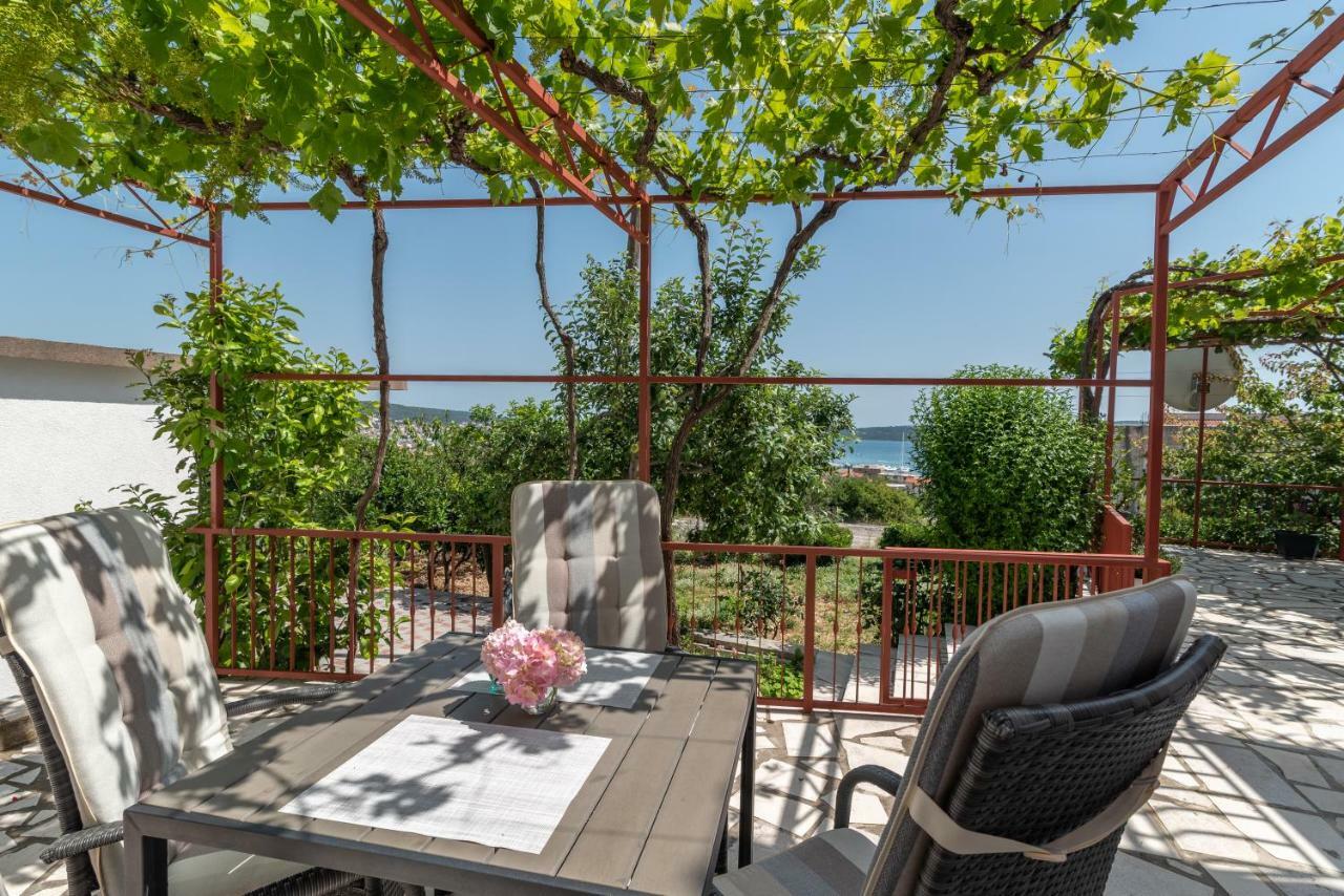 Apartment Nives Trogir Exterior photo