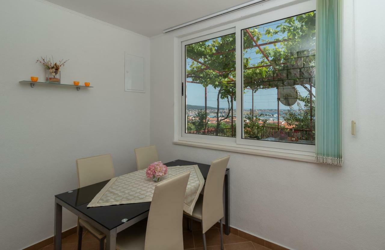 Apartment Nives Trogir Exterior photo